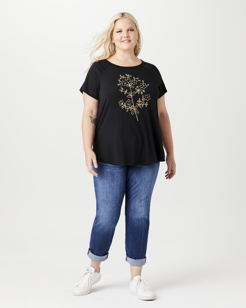 Plus size model with apple body shape wearing Lilah Graphic Tee by Downing Studio | Dia&Co | dia_product_style_image_id:143852